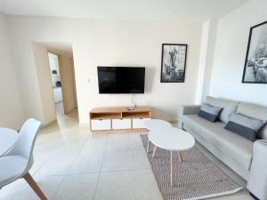 Saavedra 118 6ºI by depptö