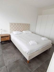 One comfortable bedroom flat with terrace