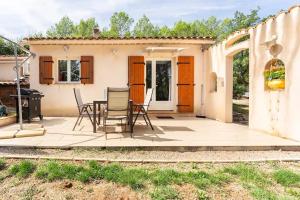Petite maison avec terrasse - Soleil et Jardin - 3hvězdičkové hotely ve městě Les Arcs sur Argens