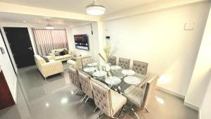 LUJOSO DEPARTAMENTO VIP EN ESTRENO capacidad08