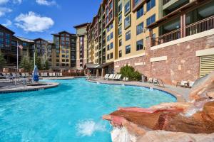 The Grand Summit Hotel in the Canyons Village - Walk to Ski Lift - Pool, Gym, Spa, More!
