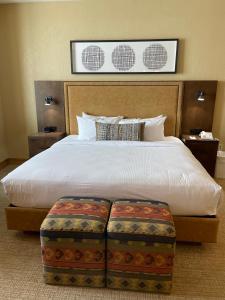 The Grand Summit Hotel in the Canyons Village - Walk to Ski Lift - Pool, Gym, Spa, More!