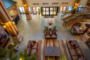 The Grand Summit Hotel in the Canyons Village - Walk to Ski Lift - Pool, Gym, Spa, More!