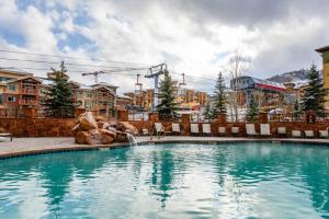 Grand Summit Hotel, Ski In Out, Pool, Hot Tub, Gym, Perfect Location!