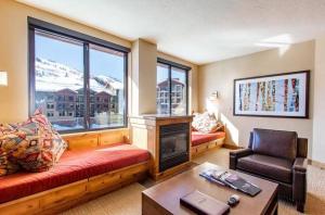 Grand Summit Hotel, Ski In Out, Pool, Hot Tub, Gym, Perfect Location!