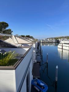 Floating House - MARINA PEARL 