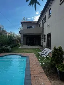 Fourways Luxurious 5-Bed Home - Chartwell