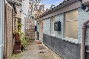 Central Holiday Home Full Kitchen with Parking