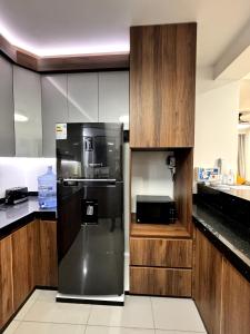 LUJOSO DEPARTAMENTO VIP- COCHERA PORTON ELECTRICO capacidad 06