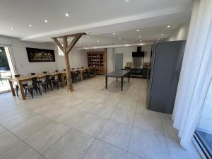 Maisons de vacances Les Gites de La Pellerie - 20 personnes - piscines interieure & exterieure et Jacuzzi - 3 gites : photos des chambres