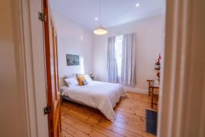 Signal Cottage close to beach and Semaphore Road