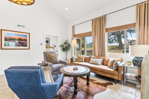 Canyons Village walk to Cabriolet Ski Lift, Gourmet Kitchen, Sleeps 7