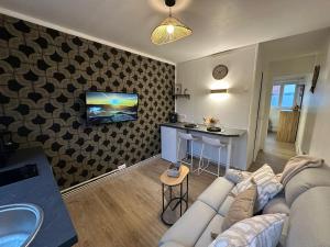 Appartements LeRelaisdOdile - Studio Confort - Proche Hopital - Ideal Couple & Travailleur- Acces Autoroute Rapide : photos des chambres