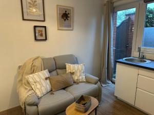 Appartements LeRelaisdOdile - Studio Confort - Proche Hopital - Ideal Couple & Travailleur- Acces Autoroute Rapide : photos des chambres