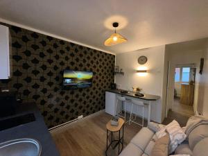 Appartements LeRelaisdOdile - Studio Confort - Proche Hopital - Ideal Couple & Travailleur- Acces Autoroute Rapide : photos des chambres