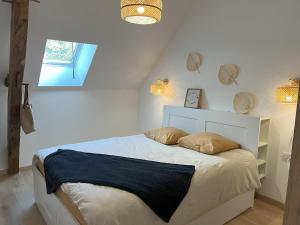 Maisons de vacances Les Gites de La Pellerie - 20 personnes - piscines interieure & exterieure et Jacuzzi - 3 gites : photos des chambres