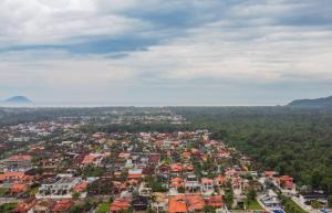 Casa com piscina aquecida, Condomínio a beira mar