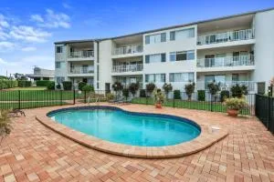 Three Bedroom Escape in Urangan - River Heads