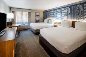 Two-Bedroom Family Queen Suite with Four Queen Beds room in Aiden by Best Western @ Cape Point