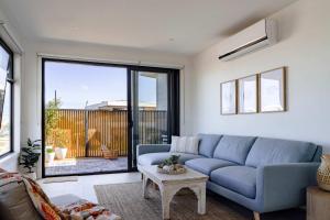 Blue Horizon Villa - Sun-Drenched Terraces and Ocean Views