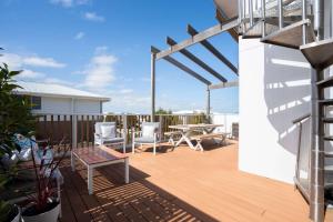 Blue Horizon Villa - Sun-Drenched Terraces and Ocean Views