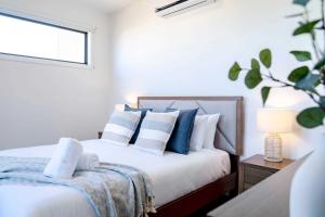 Blue Horizon Villa - Sun-Drenched Terraces and Ocean Views