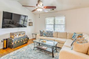 3 Mi to Ocean Home with Deck in Little River!