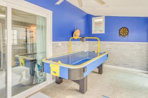 3 Mi to Ocean Home with Deck in Little River!