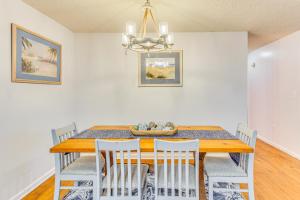 3 Mi to Ocean Home with Deck in Little River!