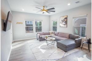 Lovely Charming 4BR2.5BA Near Downtowns Prime