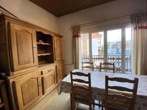 Résidence Scrischss - T2 de 6 couchages idéalement situé au cœur de la station, avec place de parking privée couverte MAE-5001