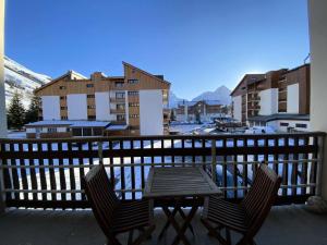 Résidence Scrischss - T2 de 6 couchages idéalement situé au cœur de la station, avec place de parking privée couverte MAE-5001