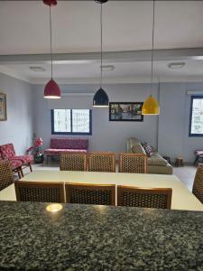 Cap5, maravilhoso, 3 DORMITÓRIOS, com churrasqueira, até 8 pessoas, piscina, duas vagas garagem