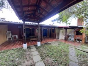 Casa com piscina a 300mts do mar