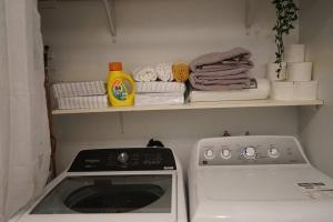 cute 2 bedroom unit, ground floor, downtown, 32 days minimum