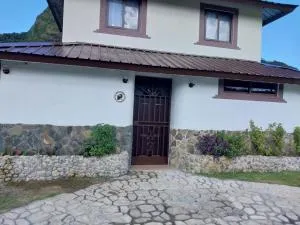 Cabaña Marys - privacidad y tranquilidad en las montañas de panamá - Sorá
