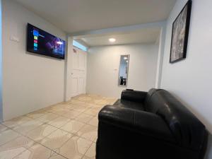 Trendy apartment 2 bedroom 1 bath