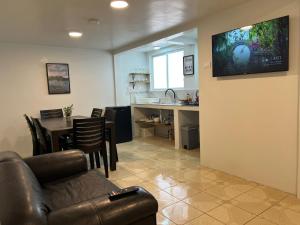 Trendy apartment 2 bedroom 1 bath