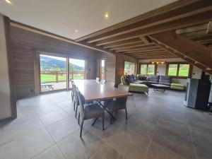 Maisons de vacances Chalet familial avec sauna et terrasse pres du lac - FR-1-589-758 : photos des chambres