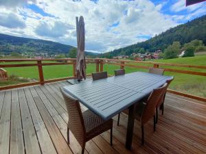 Maisons de vacances Chalet familial avec sauna et terrasse pres du lac - FR-1-589-758 : photos des chambres