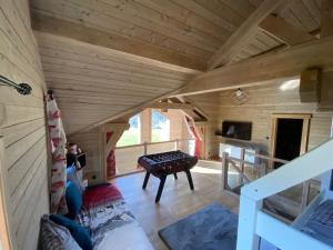 Maisons de vacances Chalet familial avec sauna et terrasse pres du lac - FR-1-589-758 : photos des chambres