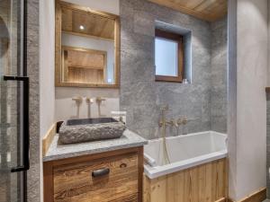 Courchevel Le Praz, Apt 8 pers, 3 ch, hammam, parking, ski-room - FR-1-568-53