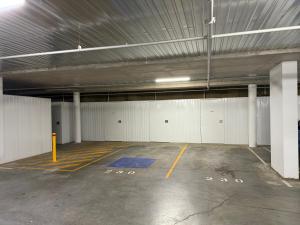 Midnight Luxe 2BR 2Bath 2Car 230 Pool Gym Sauna