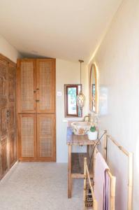 Monthly Apartment Cat & Fish - Tumbak Bayuh