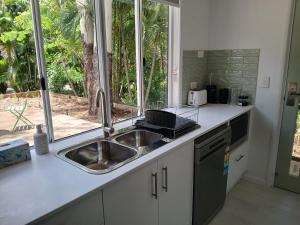 Rosalita, Picnic Bay