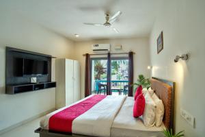 Baga beach see side in