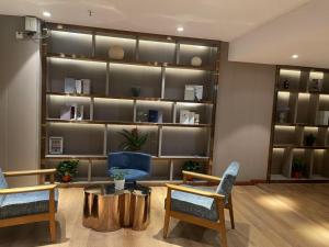 Azure view Elegant Hotel Guangzhou South Railway Station Branch - Free Shuttle Bus to Guangzhou South Railway Station