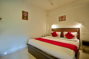 Baga beach see side in