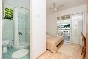 Apartments & Rooms Jokovic- Deluxe Double Room with Terrace and Partial Sea View SOBA 3