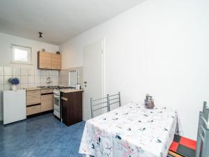 Apartment & Rooms Alan - Double Room with Shared Bathroom 1 